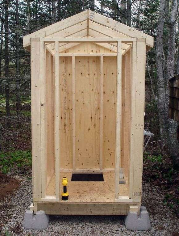 Как построить туалет на даче