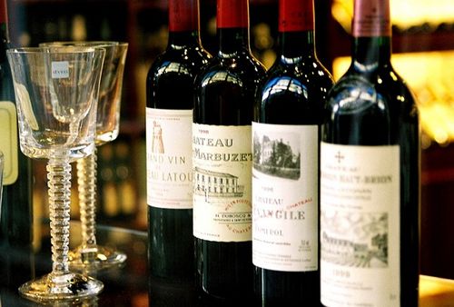 Какое выбрать вино к столу